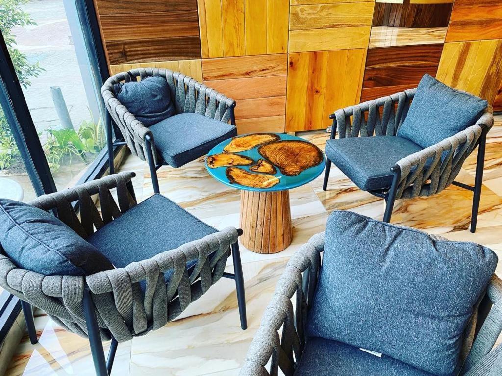 Murex Plaza Hotel & Suites Монровия Екстериор снимка