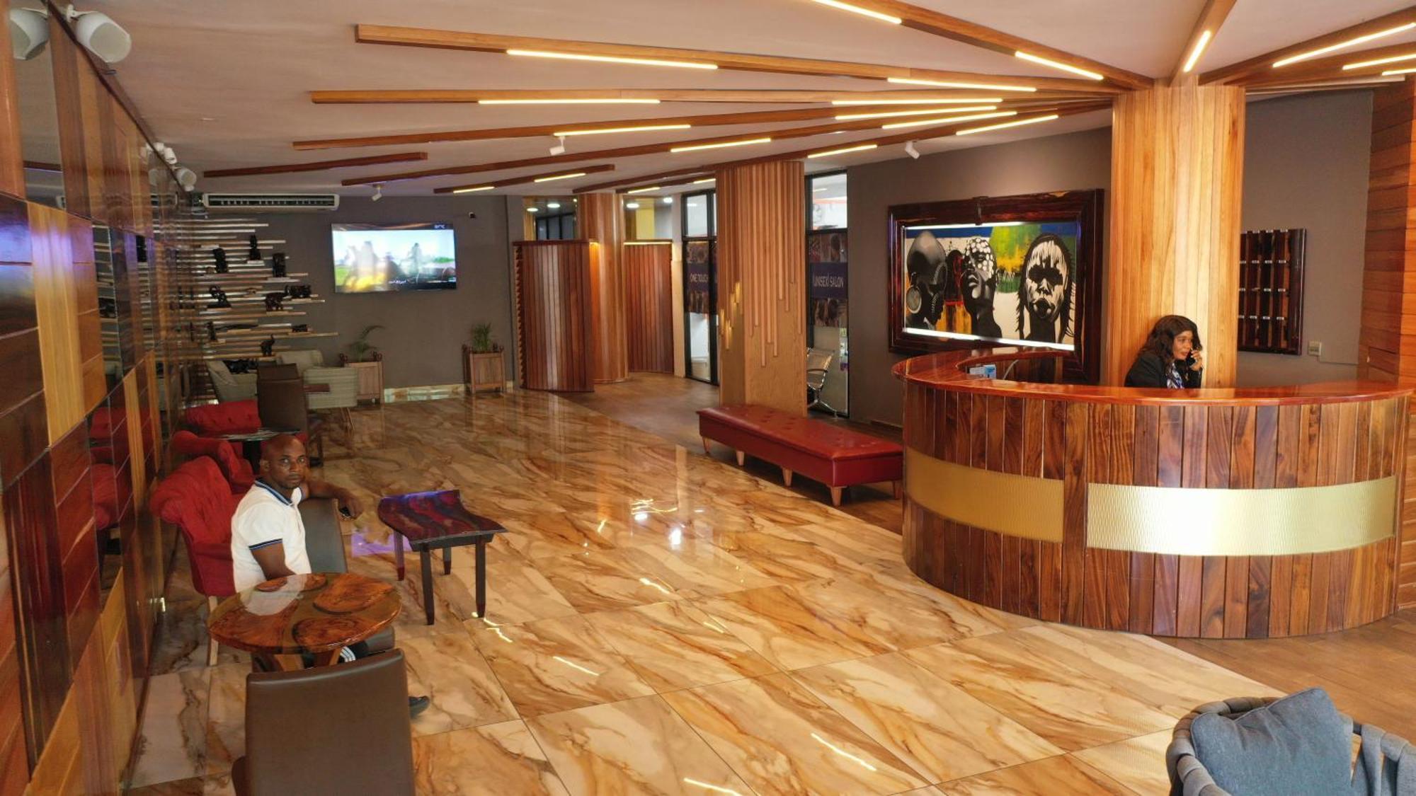 Murex Plaza Hotel & Suites Монровия Екстериор снимка
