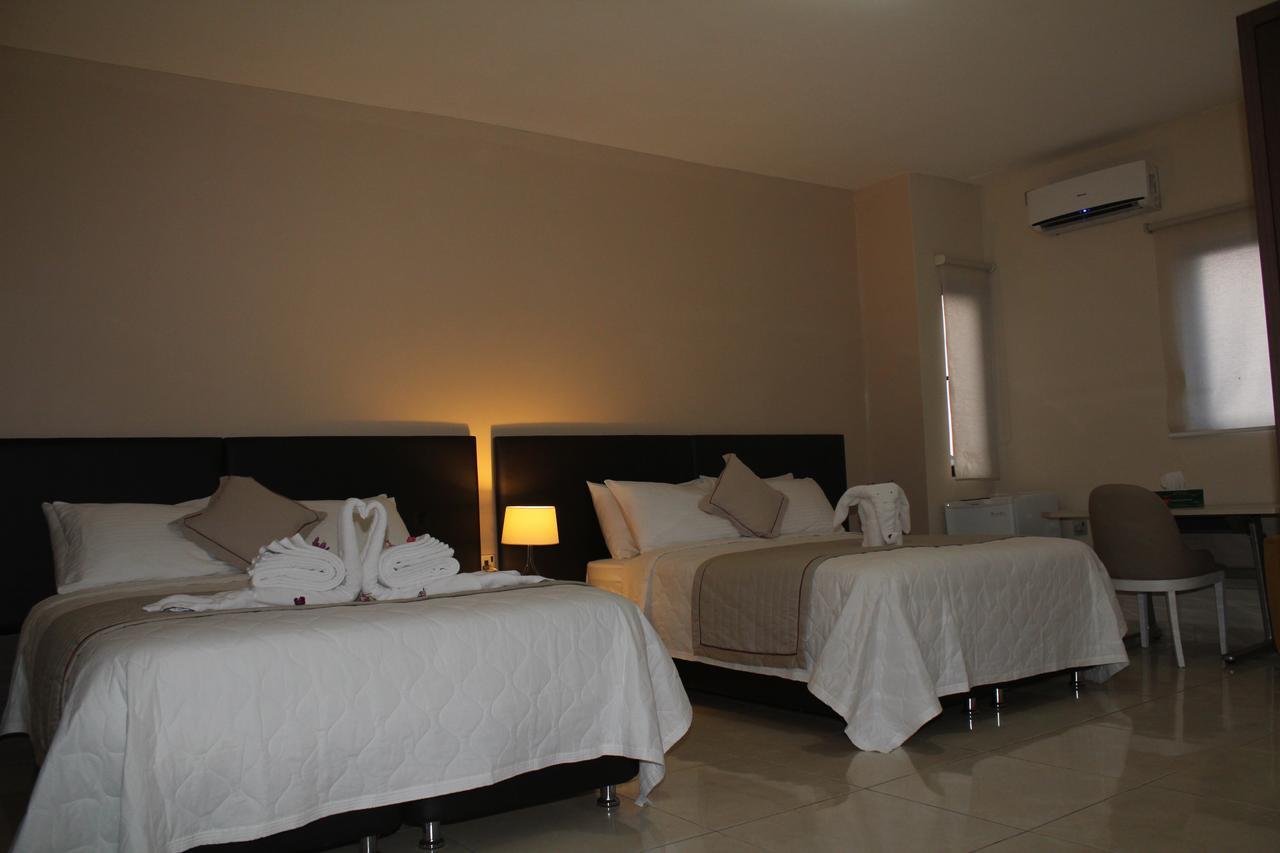 Murex Plaza Hotel & Suites Монровия Екстериор снимка