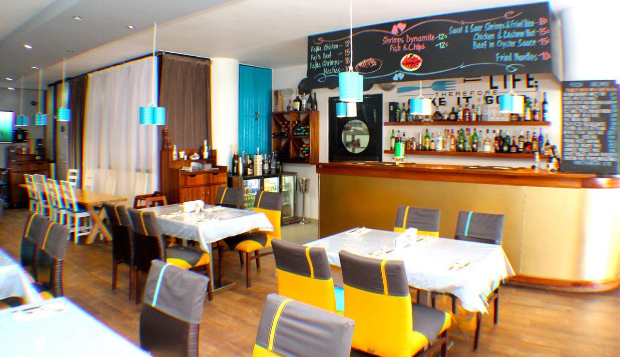 Murex Plaza Hotel & Suites Монровия Екстериор снимка