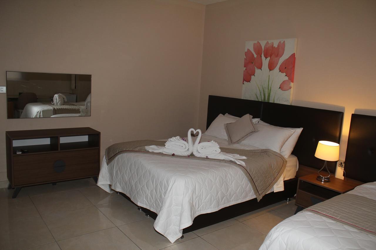 Murex Plaza Hotel & Suites Монровия Екстериор снимка