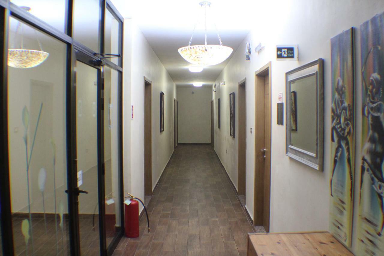 Murex Plaza Hotel & Suites Монровия Екстериор снимка