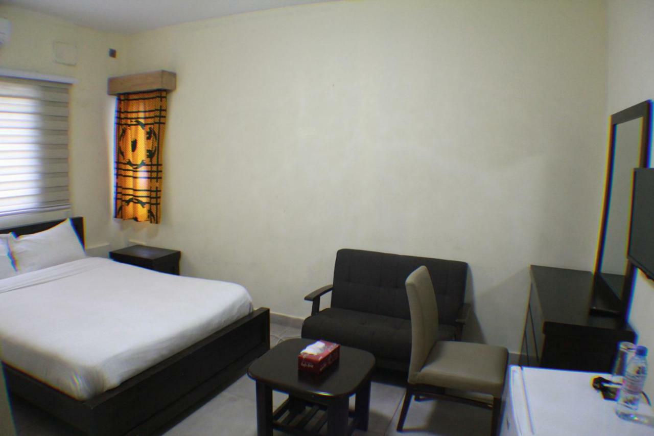 Murex Plaza Hotel & Suites Монровия Екстериор снимка